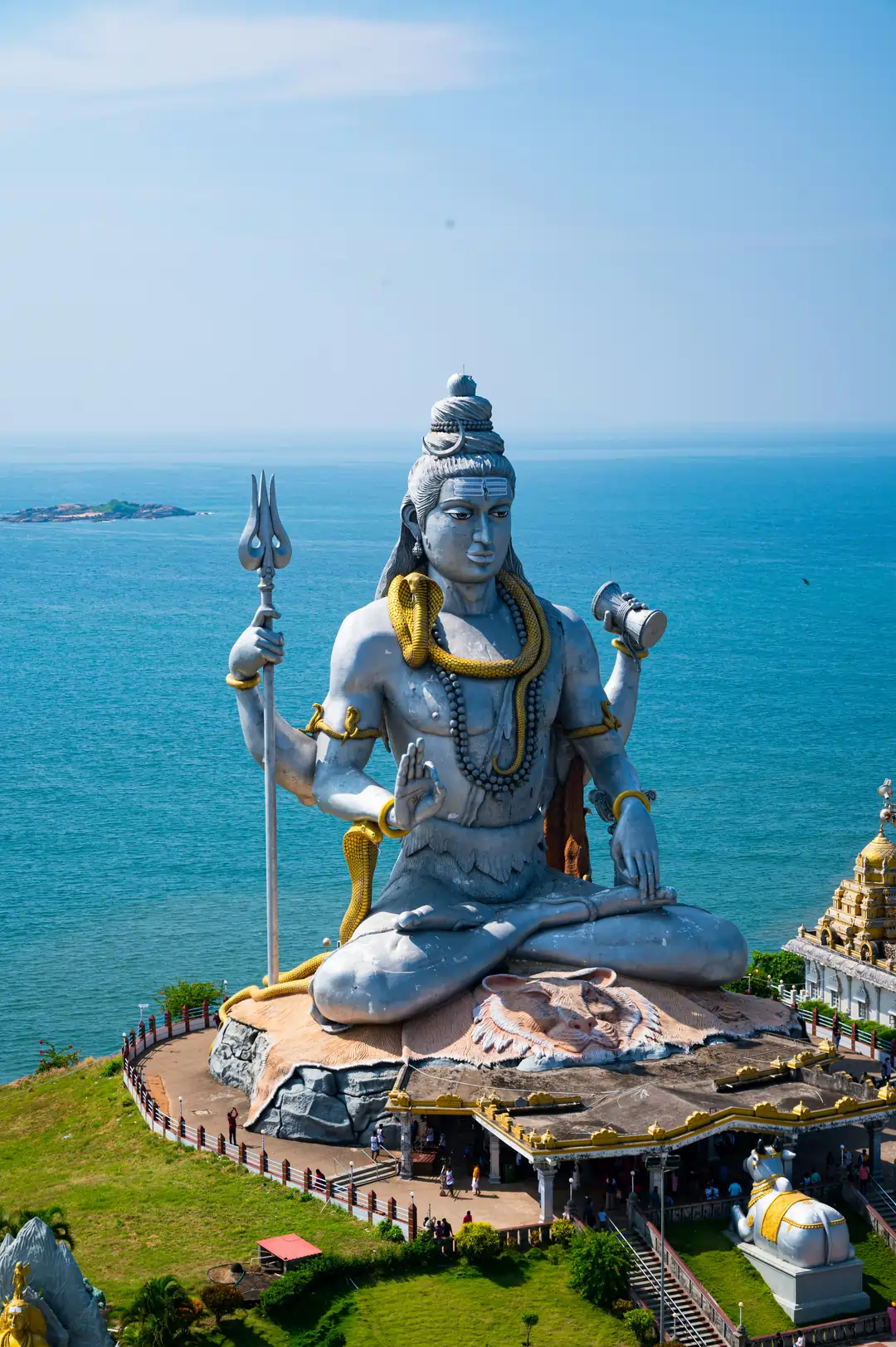 Murudeshwar Shiva statue overlooking the Arabian Sea with Netrani Island on the horizon